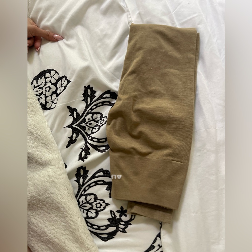 Alphalete leggings- gold